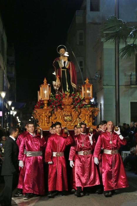 Miles de personas contemplaron el paso de las imágenes de las seis cofradías que participan en Lunes Santo