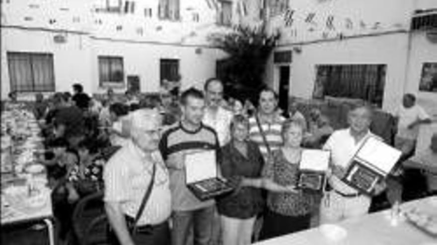 Cena del socio en las fiestas del barrio universidad- san blas