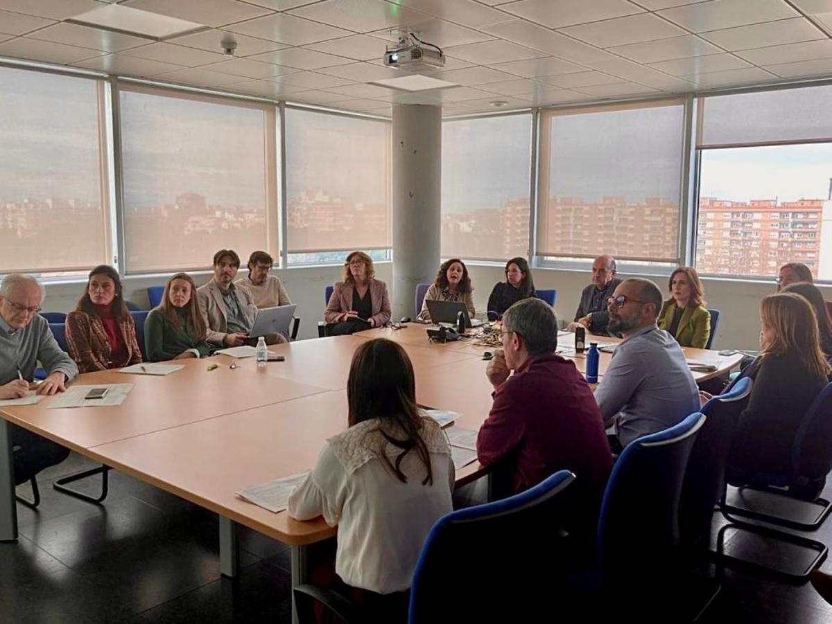 Equipo de trabajo de la Red Integral de Cáncer de Aragón durante una sesión de coordinación y planificación estratégica.