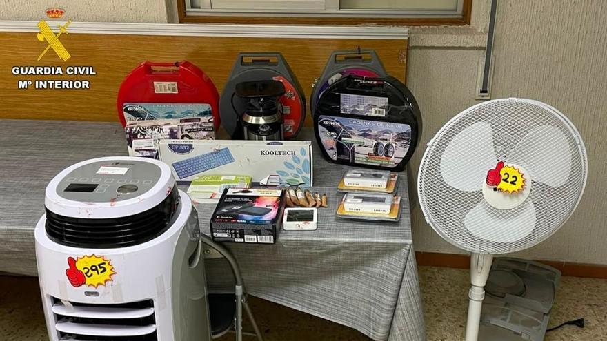 Sorprendidos por la Guardia Civil tras el delito: detenidos dos ladrones que huían con objetos robados en un almacén de O Pereiro de Aguiar
