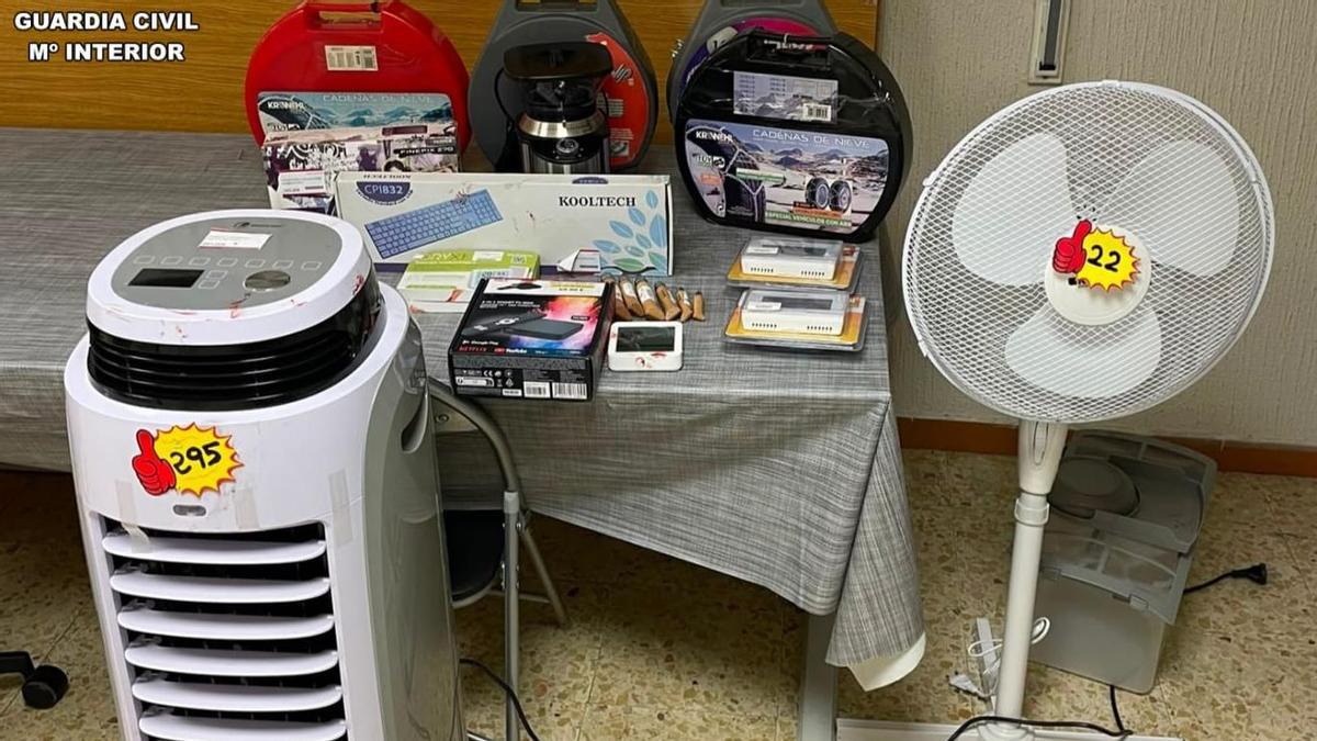 Objetos robados por los detenidos y recuperados por la Guardia Civil.