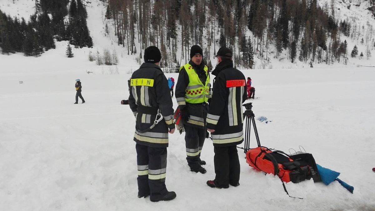 Participantes en las labores de rescate de los alpinistas en el valle de Aurina.