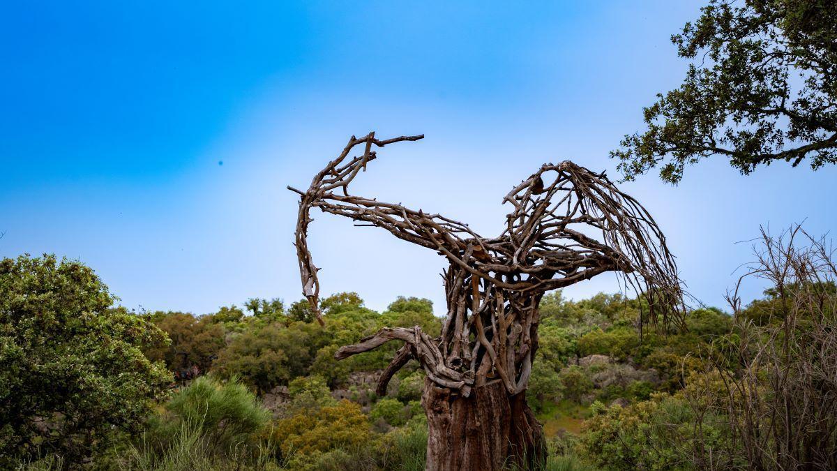Una de las esculturas de 'El Bosque de To'.