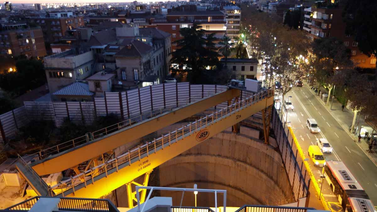 Aspecto de las obras, paradas, de la L9 en la calle de Mandri, en la Bonanova, en diciembre del 2020.