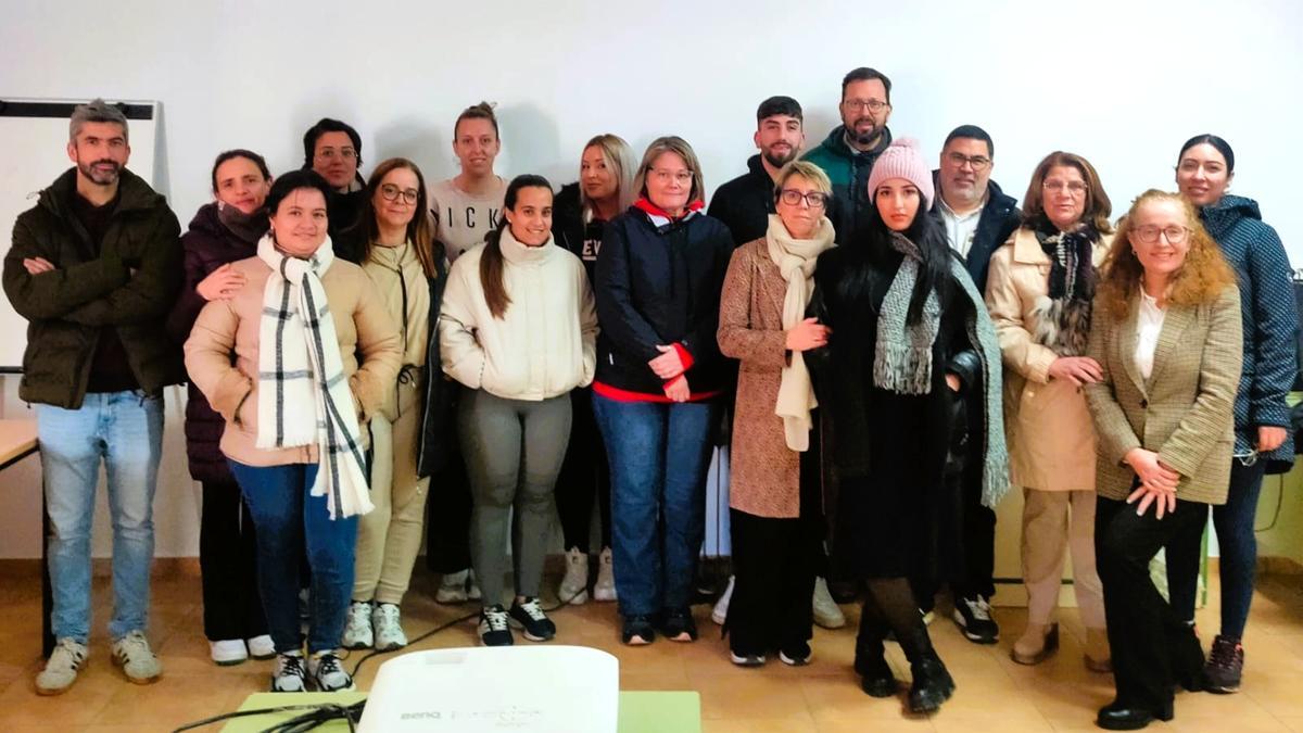 Alumnado, equipo docente y representantes municipales