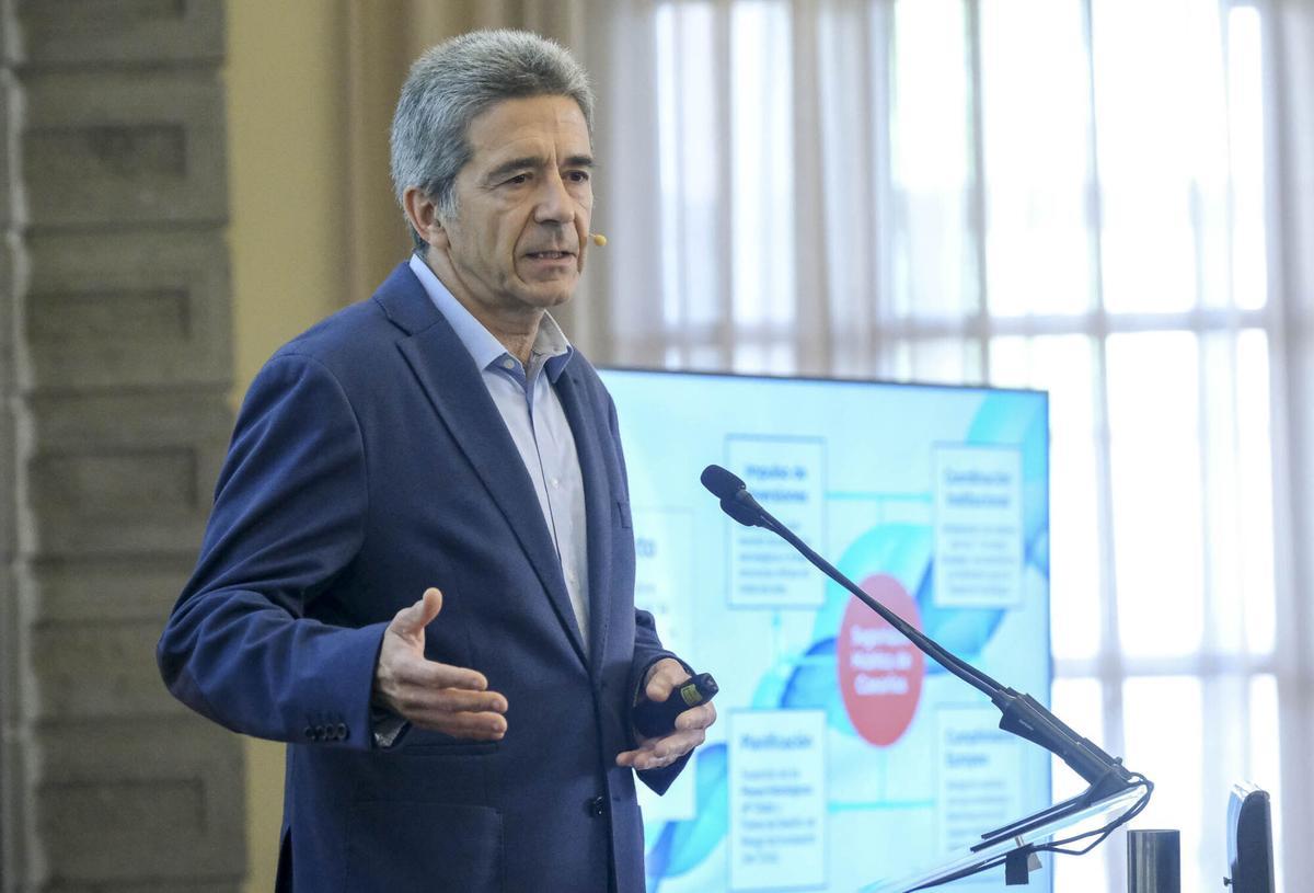 Manuel Miranda interviene en el Foro de Prensa Ibérica en Las Palmas de Gran Canaria
