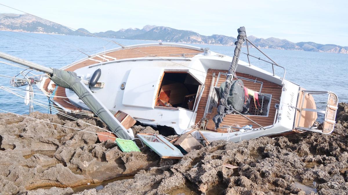 La embarcación ha resultado seriamente dañada.