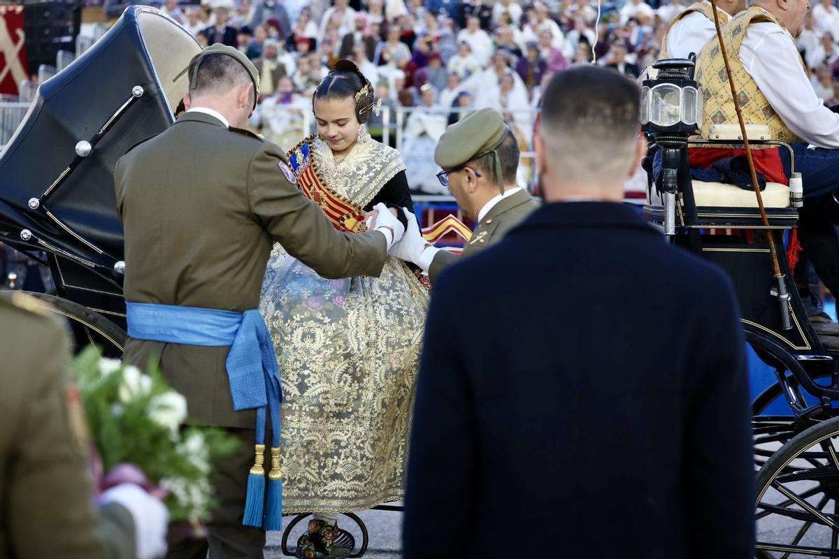 Homenaje de las Fuerzas Armadas y Guardia Civil a las Fallas de València de 2024
