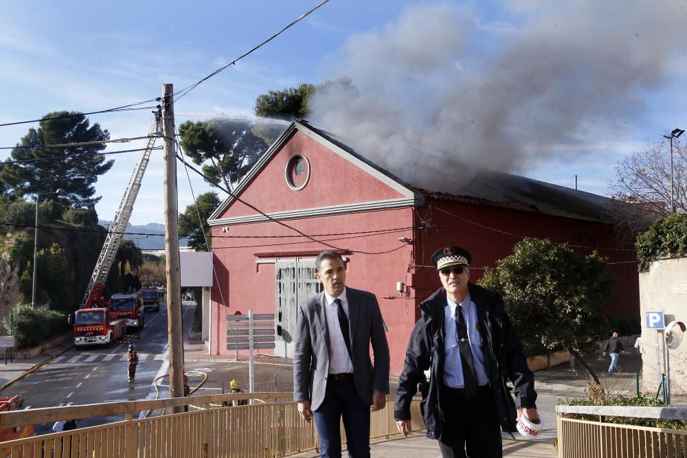 Incendi d''una nau a Sant Feliu de Guíxols prop de la sala Las Vegas.