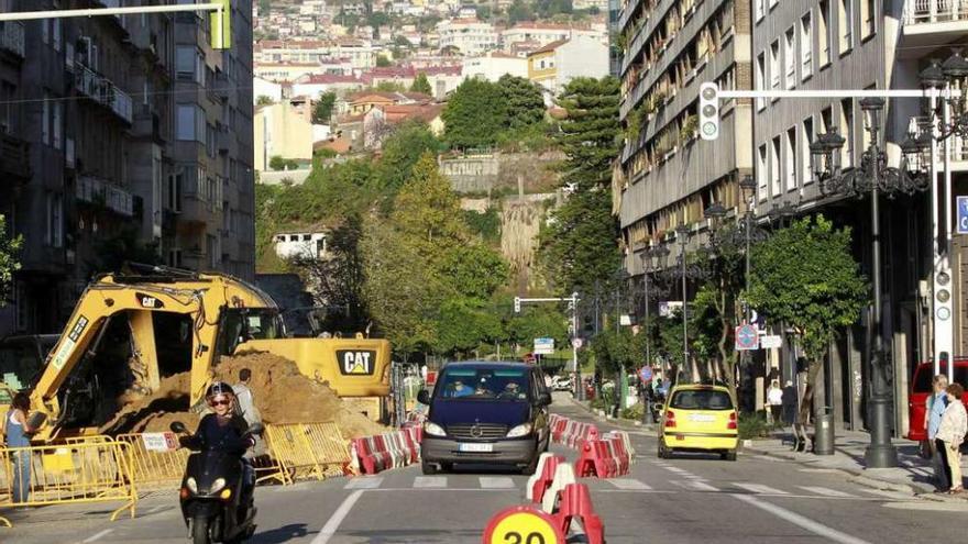 La reforma ya iniciada es el tramo de García Barbón desde Oporto a Serafín Avendaño. // FDV