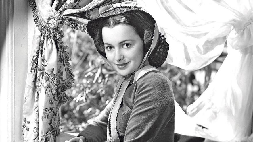 Olivia de Havilland, caracterizada en su papel de Melania Hamilton, en la película «Lo que el viento se llevó» (1939).