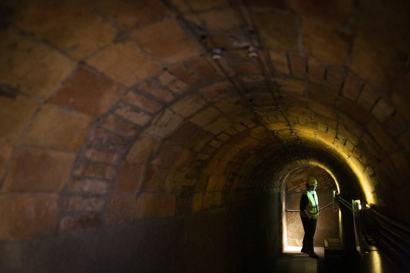 Barcelona buscará dos refugios antiaéreos nunca reabiertos desde la Guerra Civil en Sant Andreu