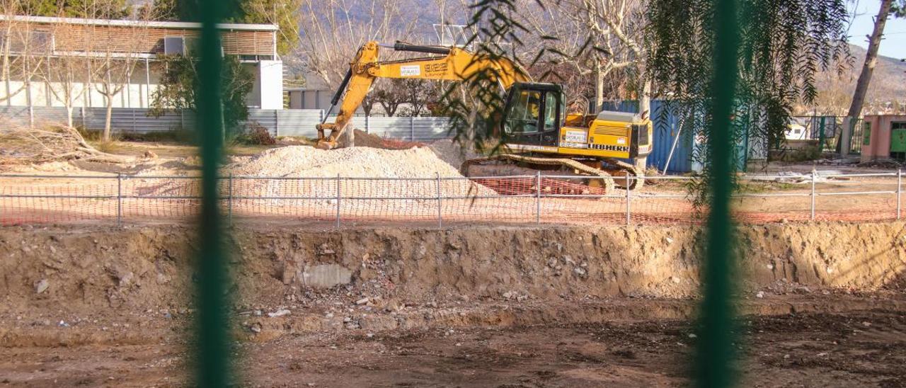 Las obras prácticamente se habían limitado al movimiento de tierras antes de la rescisión