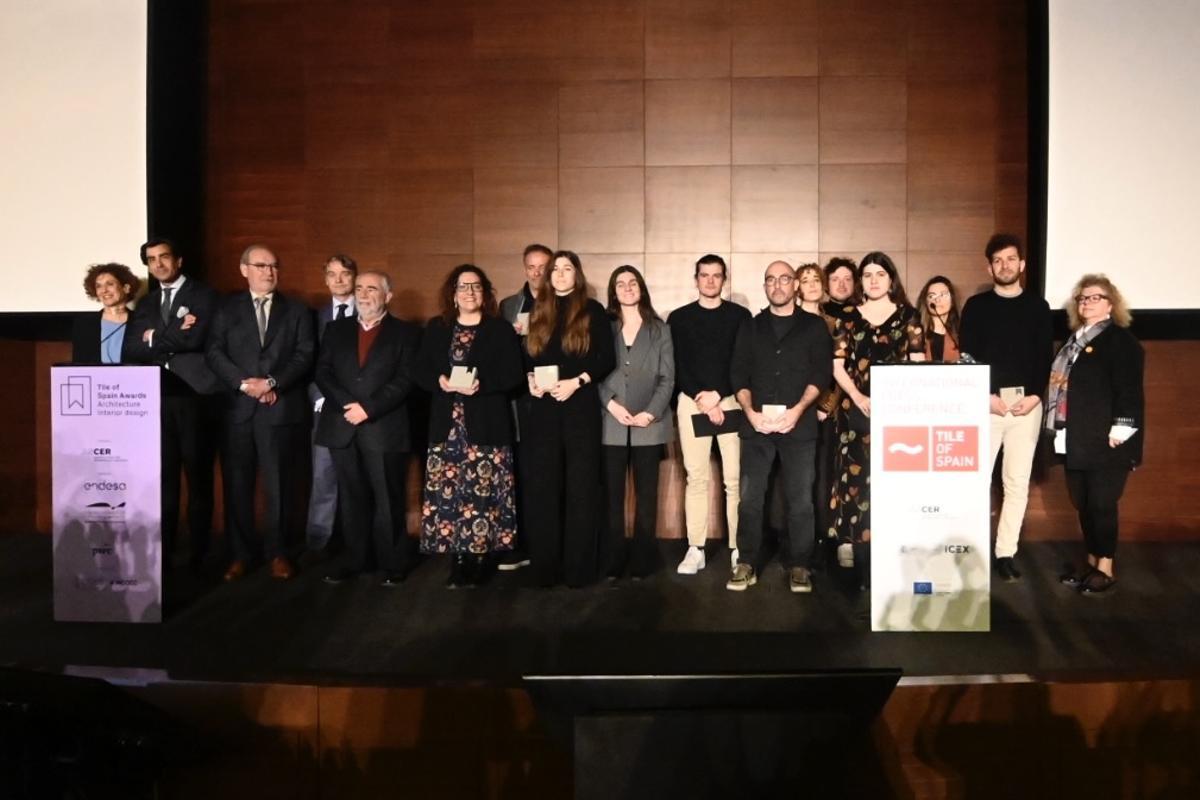 Foto de grupo de los galardonados en los Premios Cerámica.
