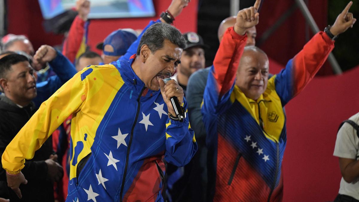Maduro celebra los resultados.