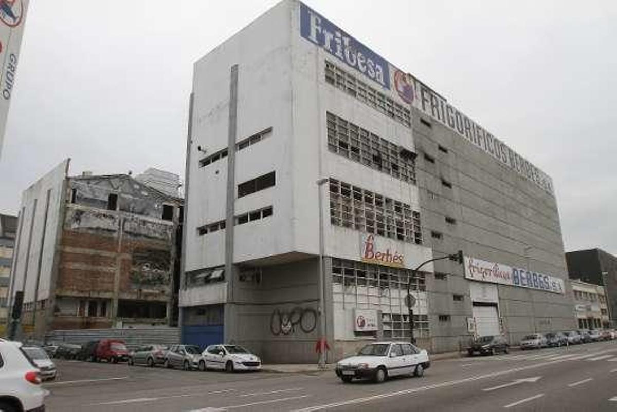 Dos empresas de Vigo, dispuestas a ocupar las naves vacías de Beiramar y Jacinto Benavente