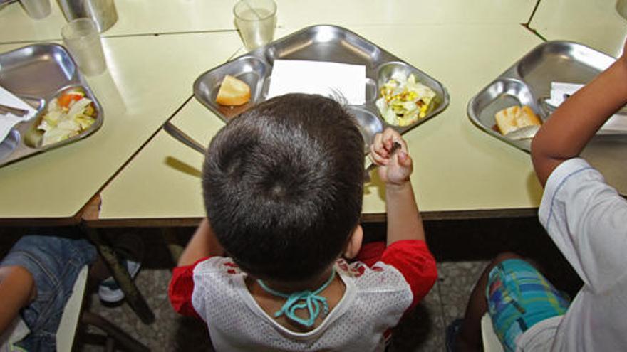 Los médicos de familia exigen que los comedores escolares abran todo el año
