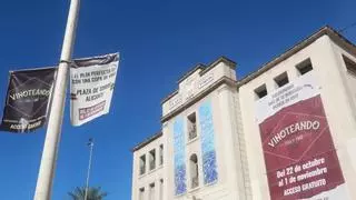 Polémica en Alicante por carteles que incitan al consumo de alcohol en contra de la normativa local y autonómica