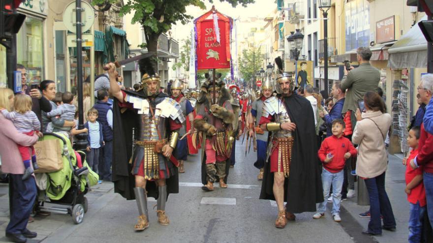 Milers de persones assisteixen al canvi de capità del Manaies de Blanes