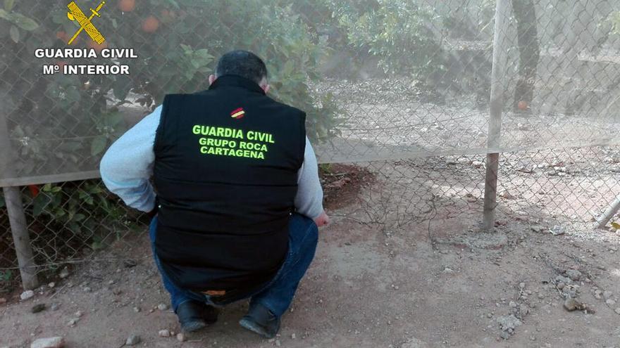 Un agente de la unidad Roca de la Guardia Civil.