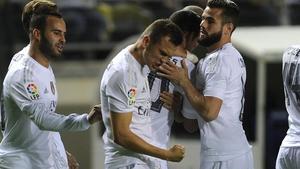 Cheryshev, en el centro, felicitado por sus compañeros tras marcar ante el Cádiz.