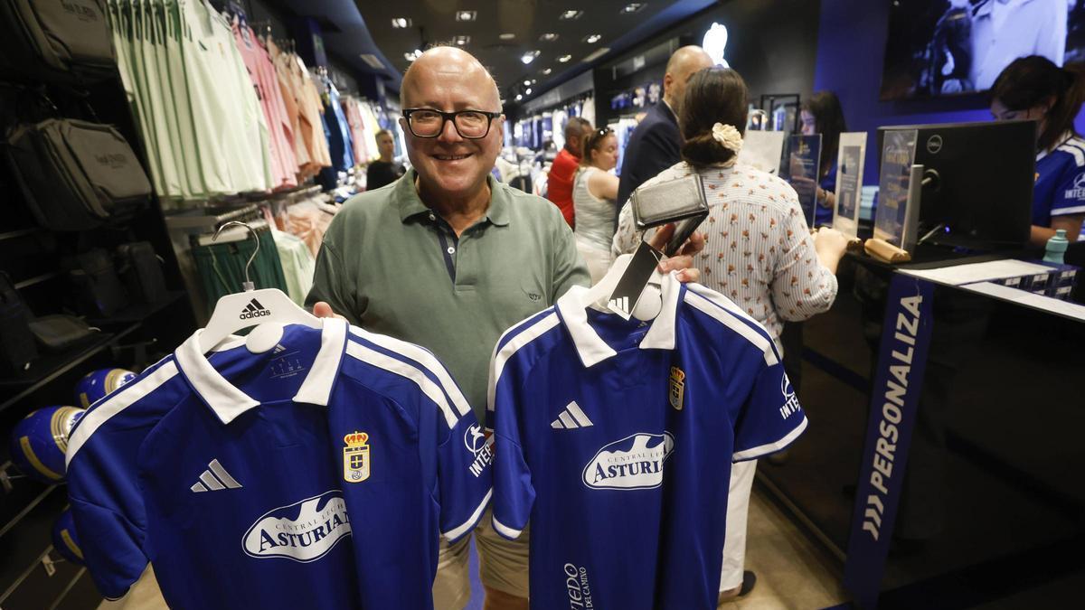 José María Monreal, con su nueva camiseta