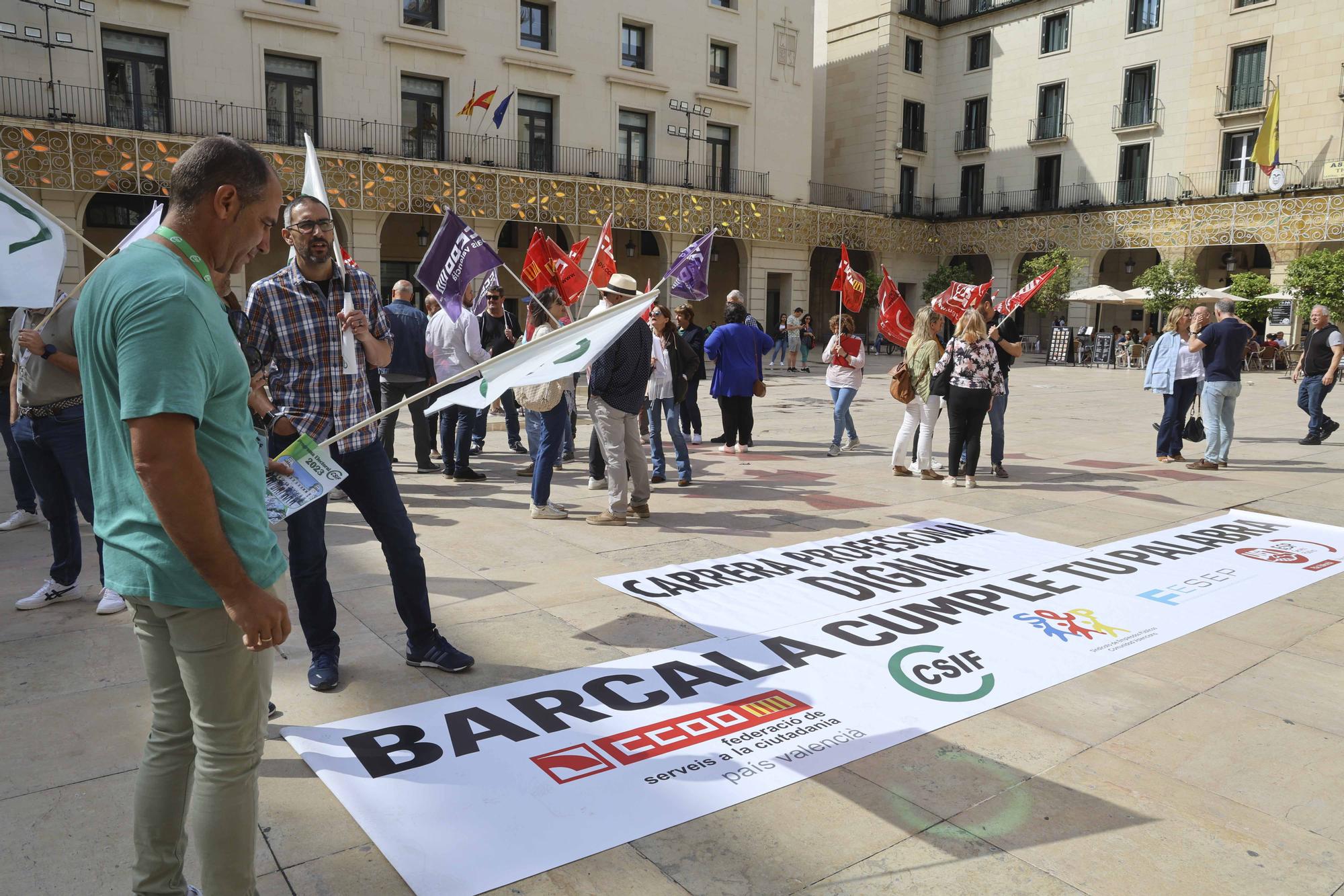 La primera huelga de funcionarios del Ayuntamiento de Alicante