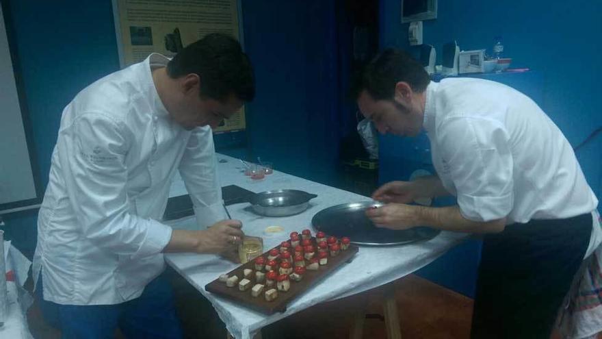 Preparativos de la demostración culinaria.