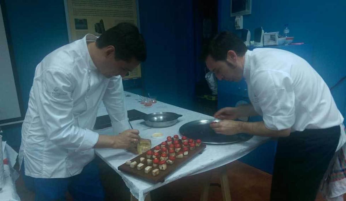 Preparativos de la demostración culinaria.