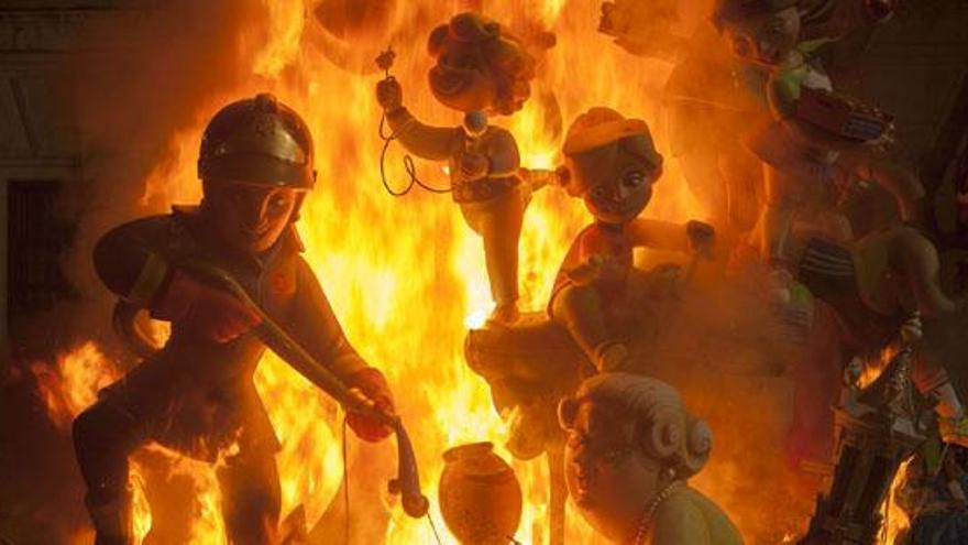 Cremà de la falla infantil del ayuntamiento de Valencia.