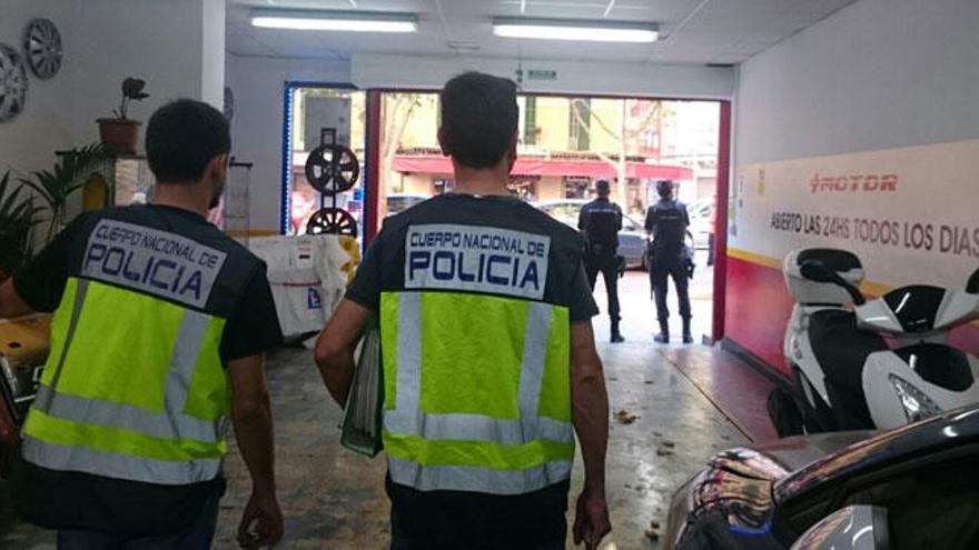 Detenido por explotación laboral el dueño de un taller con publicidad sexista