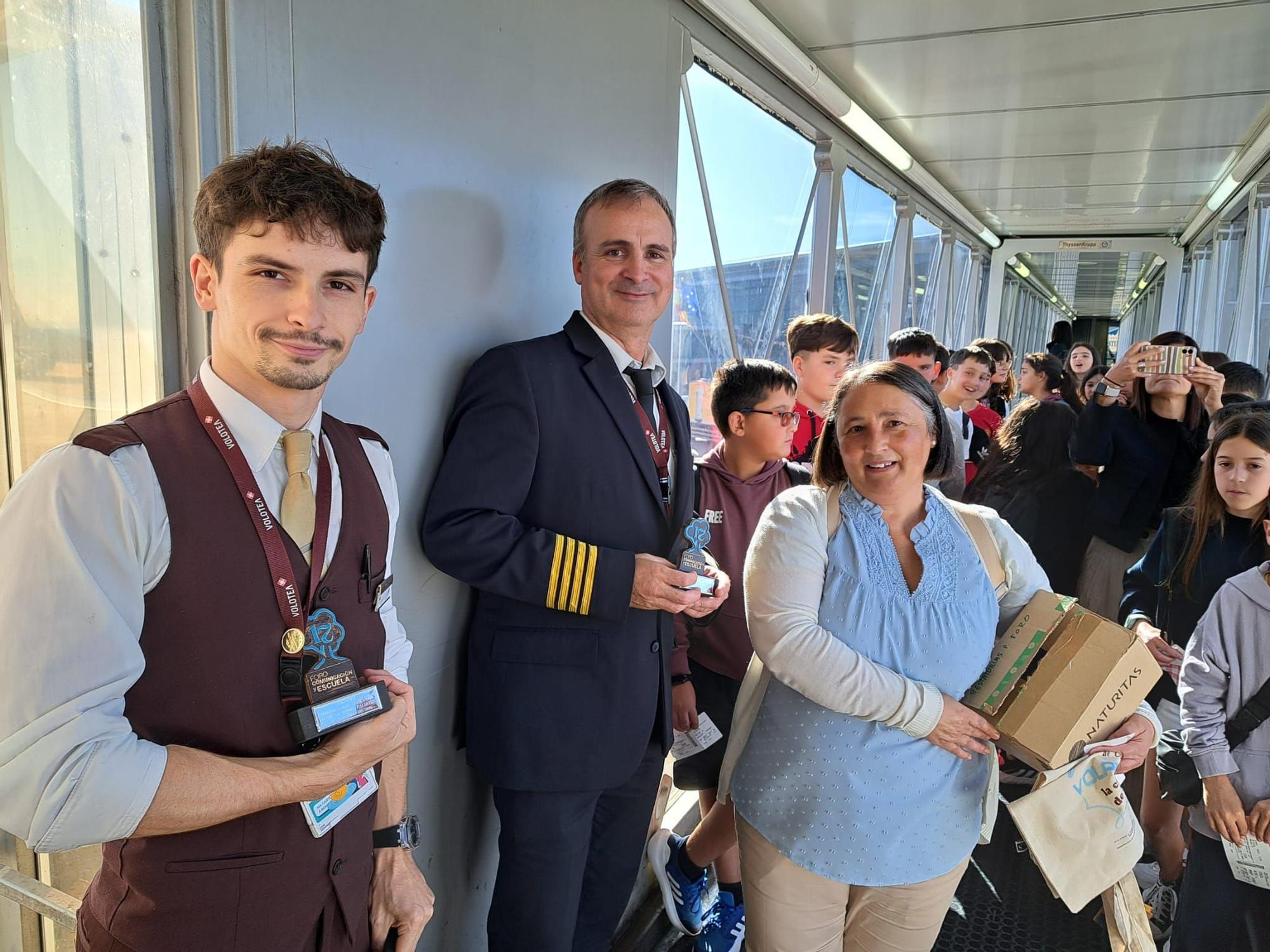 En imágenes: Bautismo de vuelo a Málaga para una veintena de estudiantes del Elisa y Luis Villamil