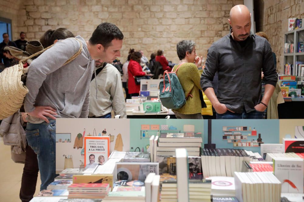 El Aljub de Es Baluard protege de la lluvia la Fira del Llibre en Català