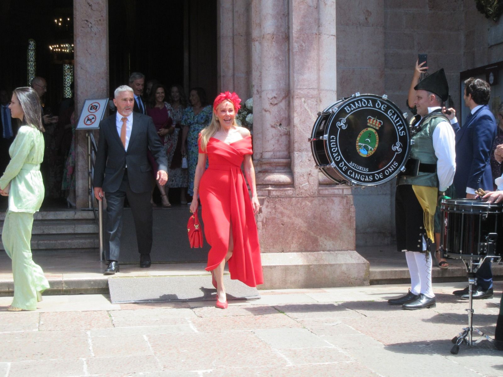 Ana Obregón arrasa en la boda asturiana de su sobrino con una canguesa