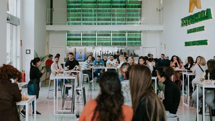 Nueva cata de Estrella de Levante con un curso práctico de tiraje de cerveza