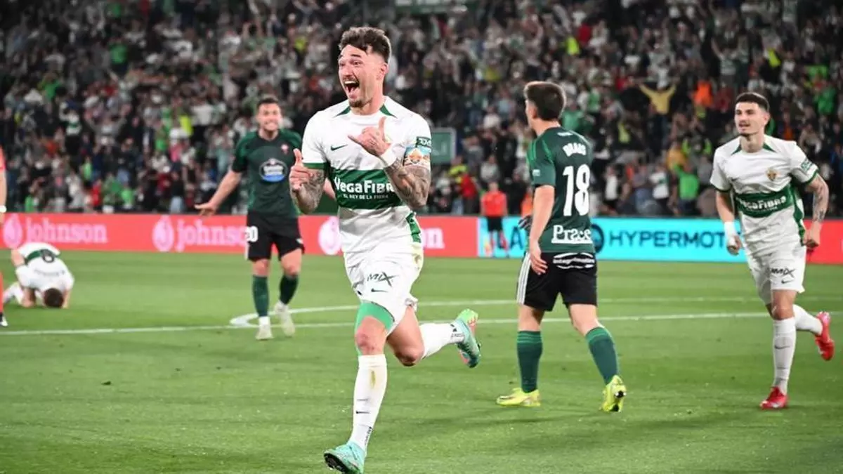 Hasta los jugadores del Elche piden la renovación de Josan