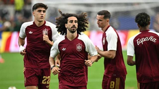 Pau Cubarsí i Marc Cucurella, dos dels nou catalans de la selecció.