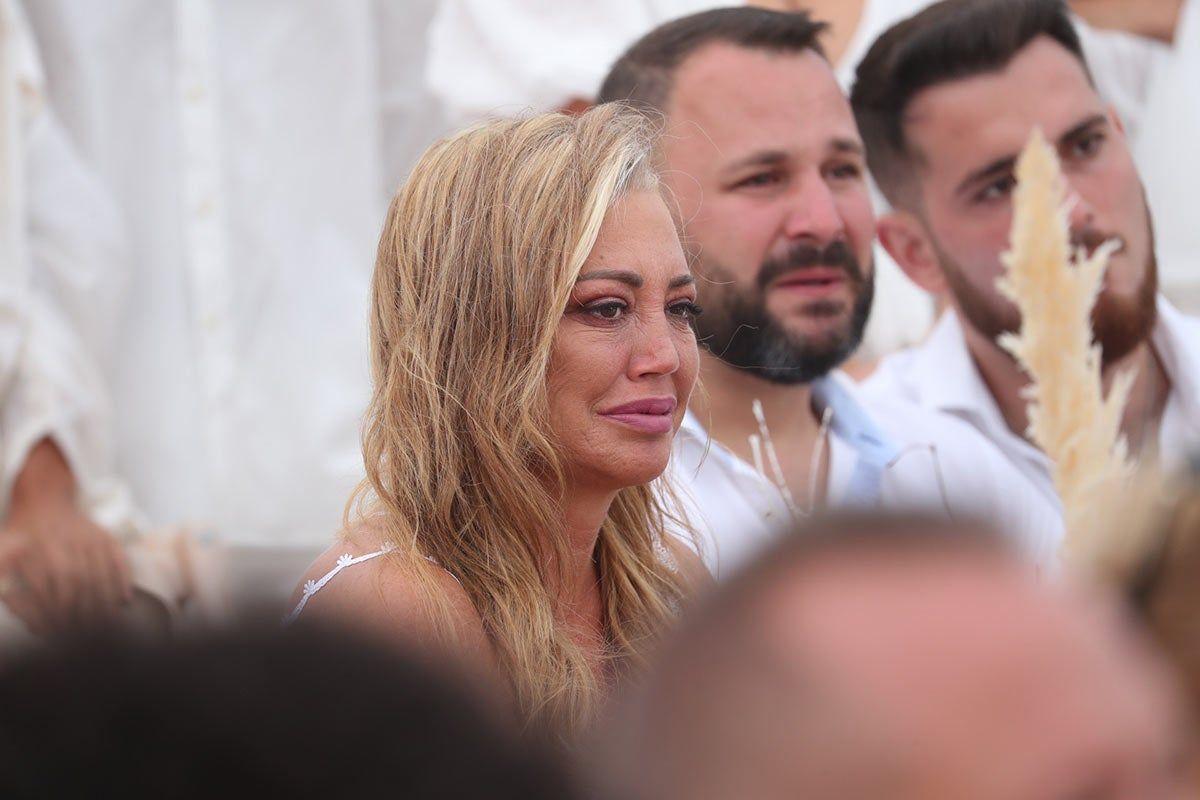 Belen Esteban llorando en la boda de Anabel Pantoja
