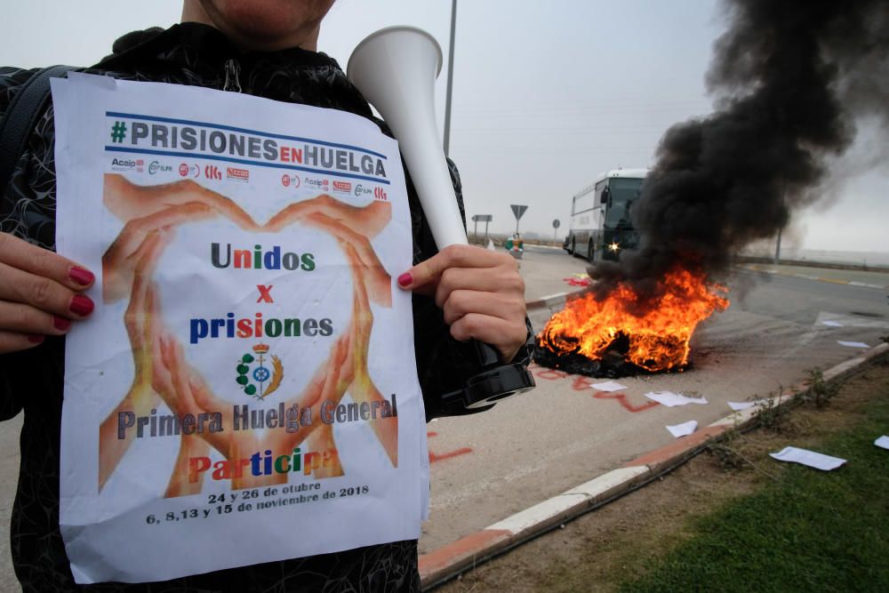 Protesta de los funcionarios de prisiones en la cárcel de Villena