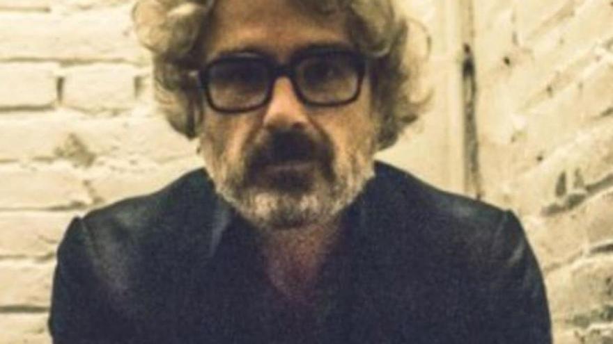 Abraham Boba, cantante de &quot;León Benavente&quot;, que actúa en el Vesu: &quot;Es osado pretender despertar conciencias con la música hoy&quot;