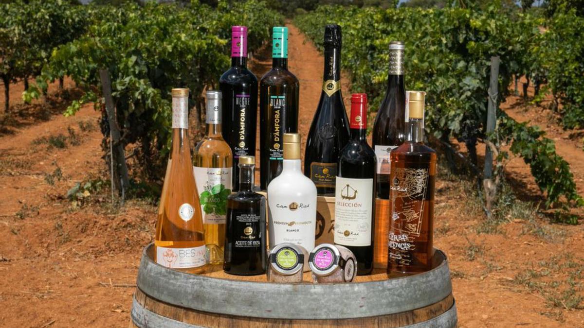 Una selección de vinos y productos de Can Rich.