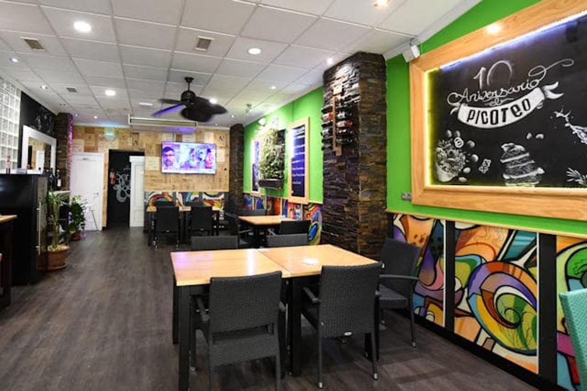 Interior de Picoteo.