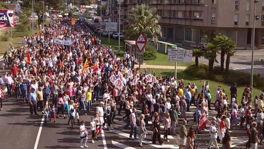 Unes 2.500 persones es manifesten a Blanes per mantenir la sanitat pública