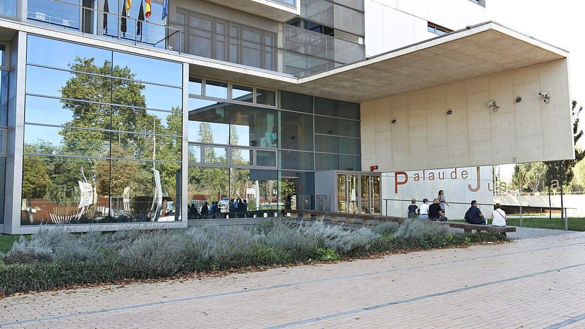 Façana del Palau de Justícia de Girona en una fotografia d’arxiu. | ANIOL RESCLOSA/ARXIU