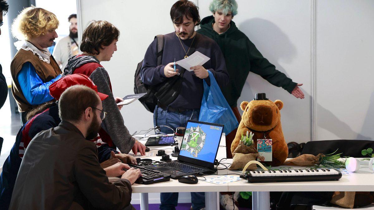 En el salón compostelano se vio a bastantes asistentes disfrazados de distintos personajes de juegos y/o series.