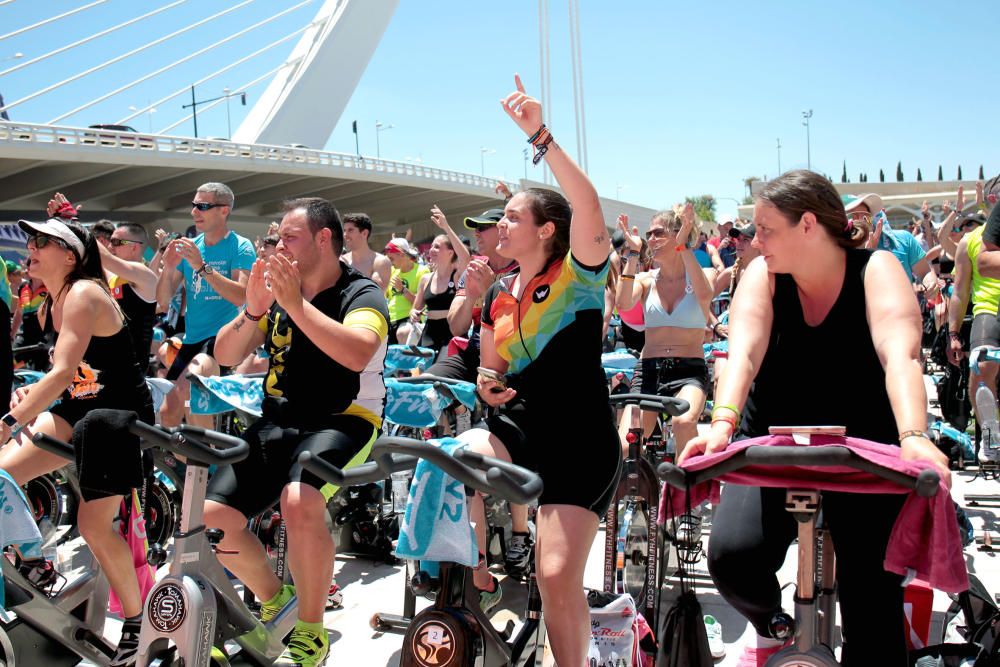 Récord mundial de personas en bicis estáticas en la Ciudad de las Ciencias