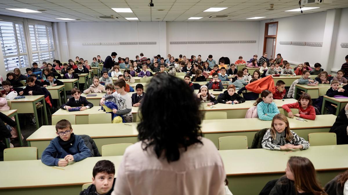 Decenas de jóvenes participan en las jornadas matemáticas organizadas en la Universitat Politécnica de Valènciaa