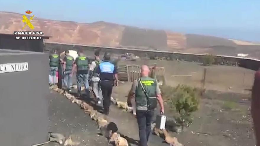 El pase de droga frustrado en Lanzarote: un narco intenta arrollar a un agente en un control y tira el hachís por la ventanilla