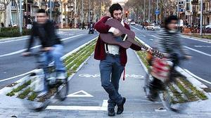 El cantautor interpreta ’Viure amb tu’ en exclusiva per a EL PERIÓDICO