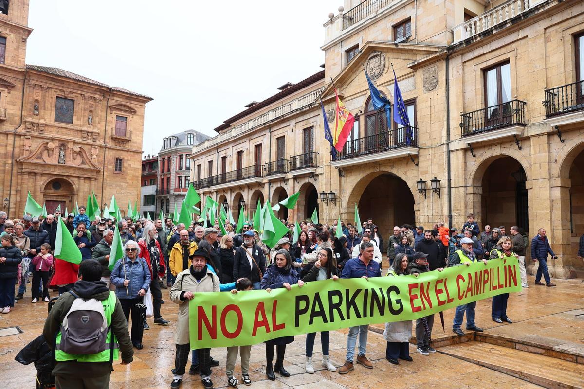 La manifestación para pedir la paralización del parking del Campillín.